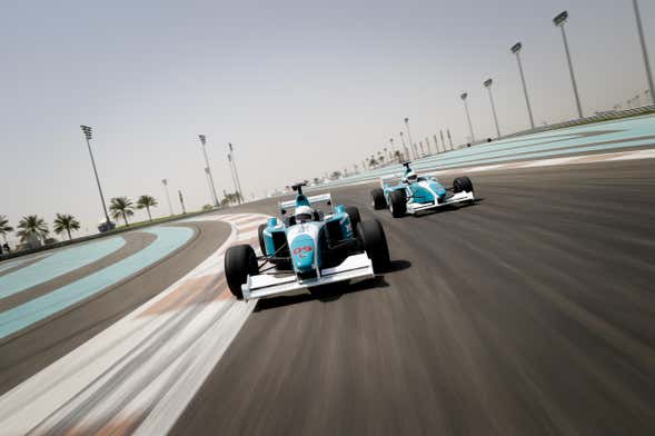 Condução de um Fórmula 3000 no Circuito Yas Marina