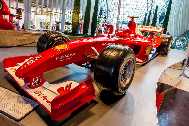 Descubriremos o Ferrari World!