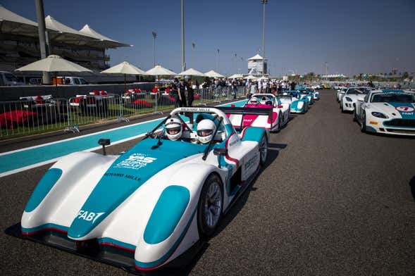 Passeio de Radical SST pelo Yas Marina