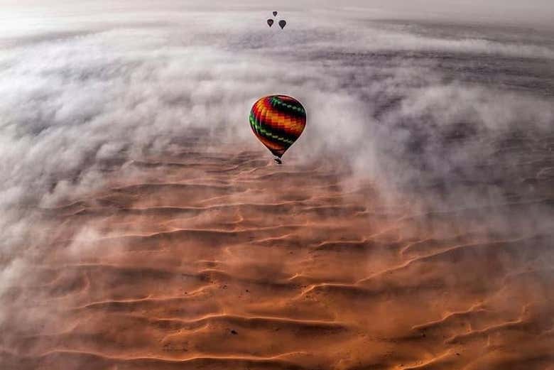 Sobrevoando o deserto de Dubai