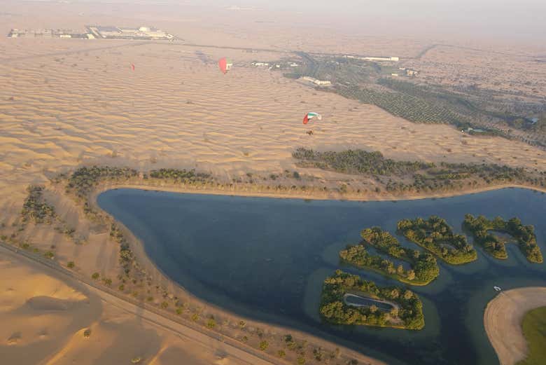 Sobrevoando o deserto de Dubai